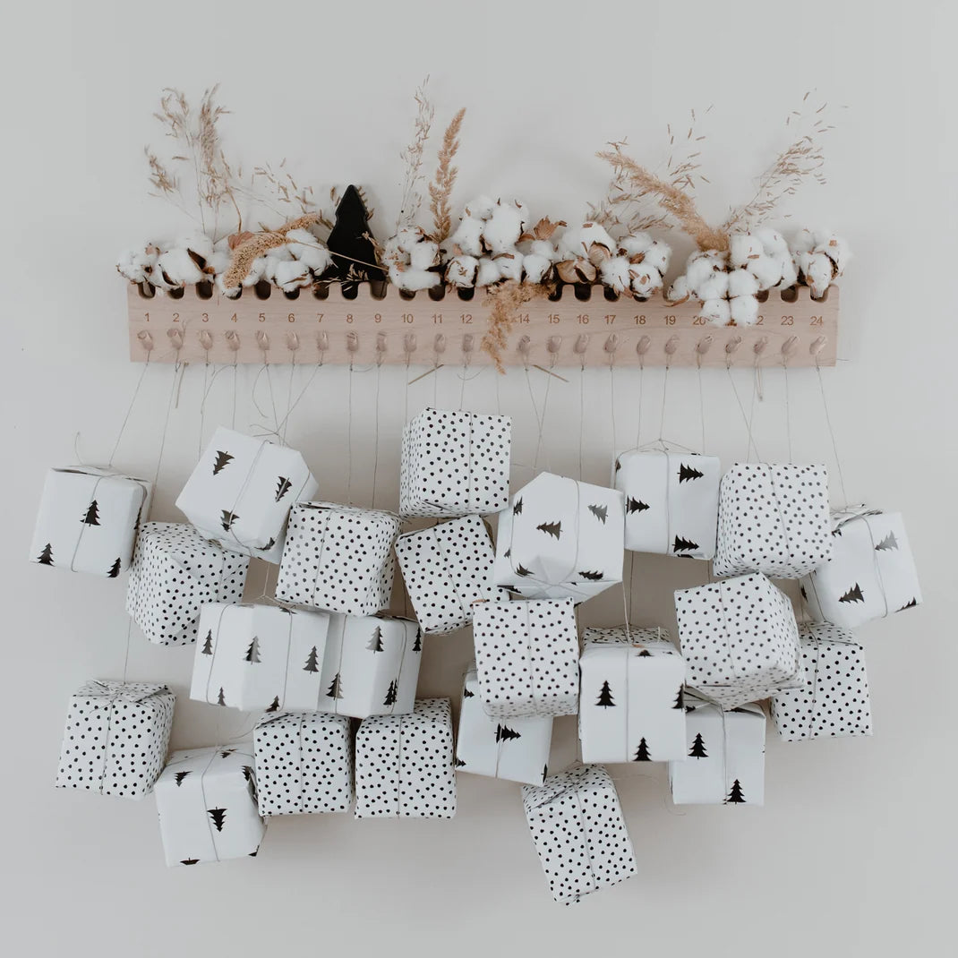 Eulenschnitt Adventskalender aus Holu mit Tanne