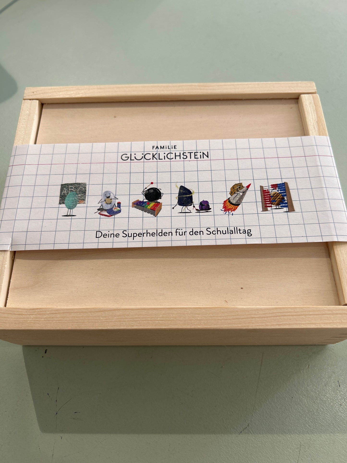 Familie Glücklichstein - Deine Superhelden für den Schulalltag