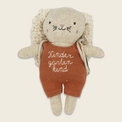 Ava&Yves Hase „Kindergartenkind“ mit Rucksack und lachsfarbenem Anzug Kuscheltier