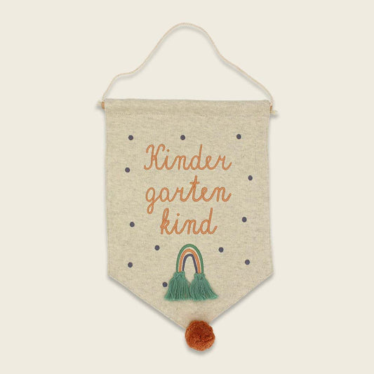 Ava&Yves Wandbehang Regenbogen „Kindergartenkind“ (22 x 32 cm), off white
