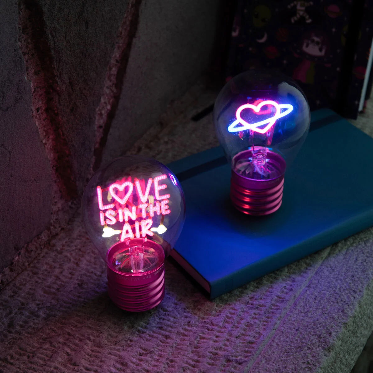 Legami Deko-Tischlampe in Glühbirnenform - Love Is in the Air - Bulb Fiction
