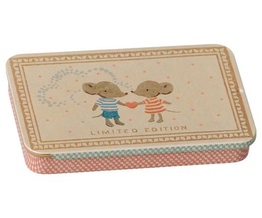 Maileg Metal box w. sliding lid – Mäuse