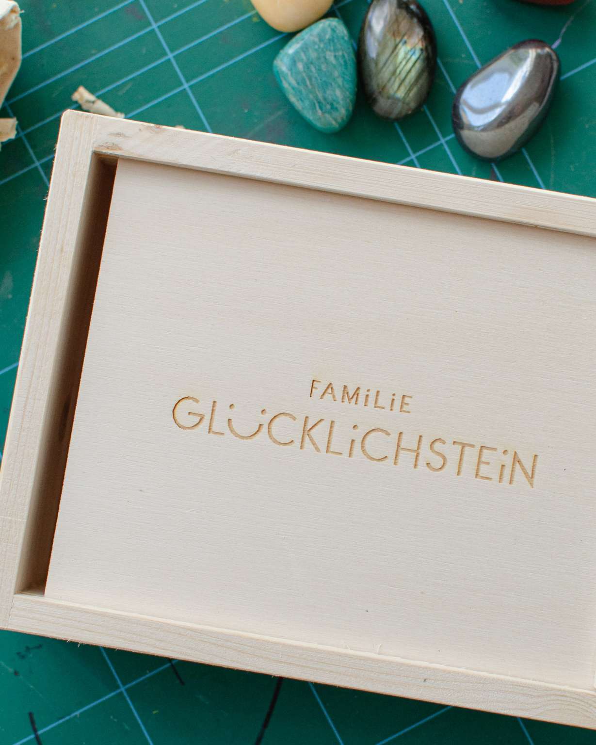Familie Glücklichstein - Deine Superhelden für den Schulalltag