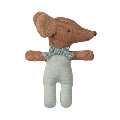 Maileg Babymaus blauer Anzug schlafend mit Blumendecke