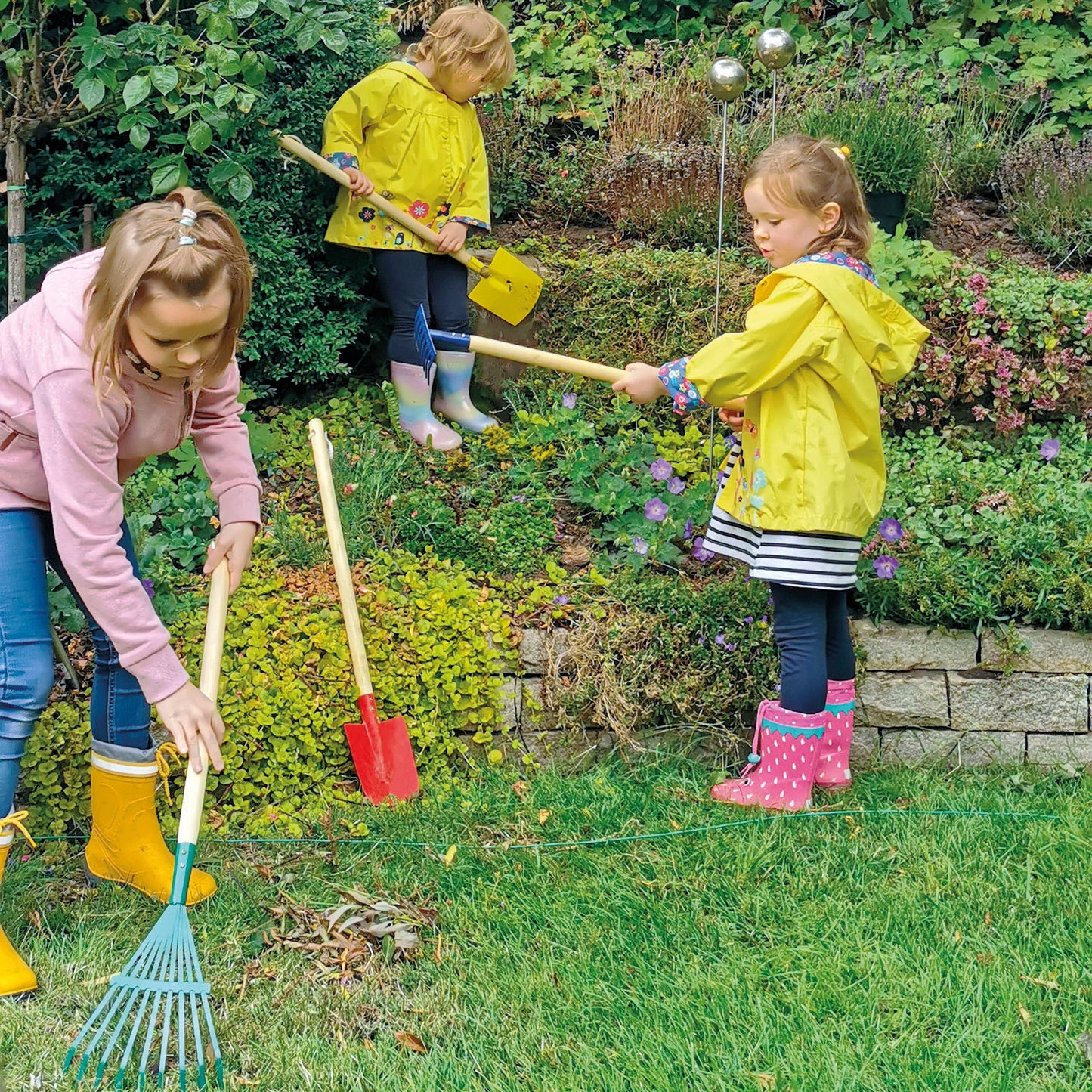 Smallfoot Gartenwerkzeug-Set kunterbunt