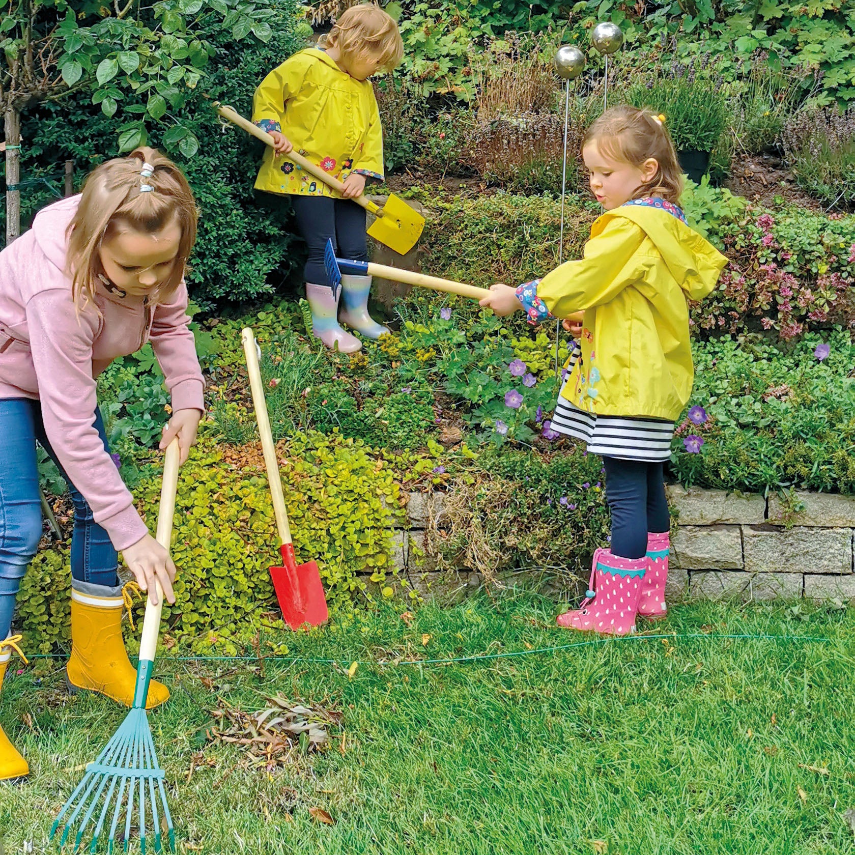 Smallfoot Gartenwerkzeug-Set kunterbunt