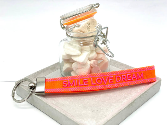SMILE LOVE DREAM Schlüsselanhänger Keychain gewebt - bestickt