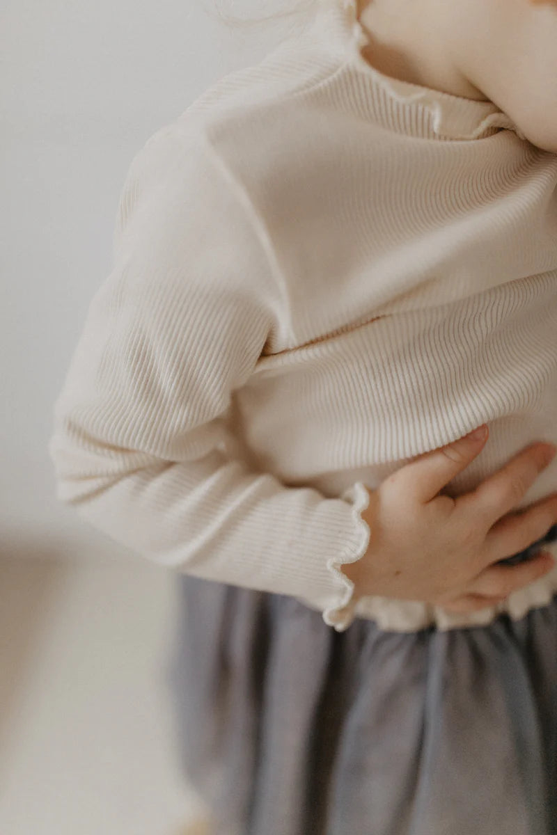 Leevje Longsleeve 'light beige' mit hohem Kragen