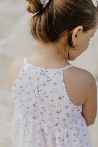 Leevje Kleid Flowers weiß