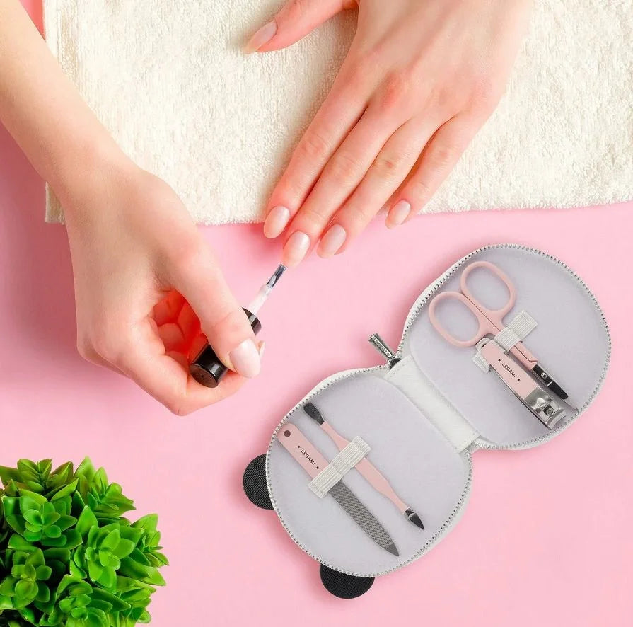 Legami Maniküre Set KATZE Schere, Knipser, Feile und Hautschieber