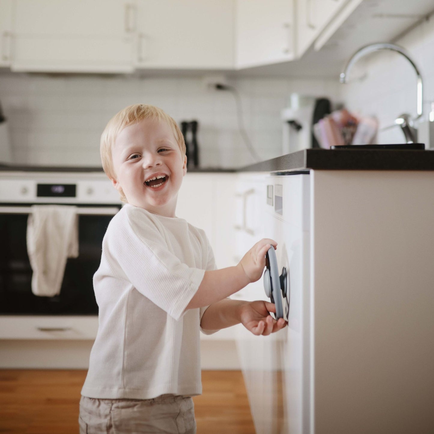 mushie Spinner mit Saugnapf Lenkrad blau