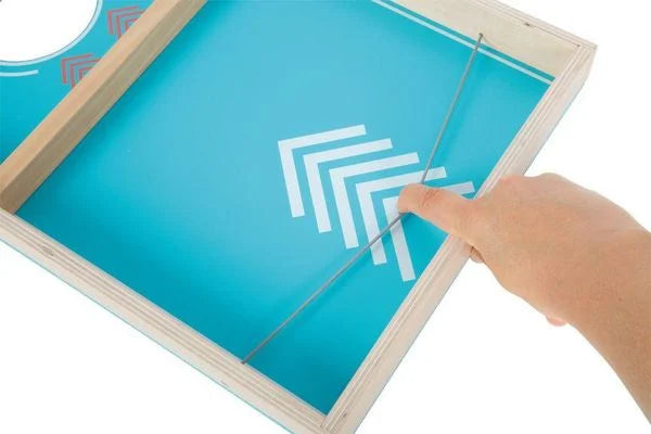 Small Foot Cornhole Set und Sling Puck Spiel Active